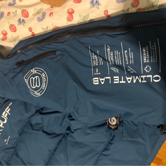 Aritzia Women's Shorty Super Puff - Picture 4 of 4